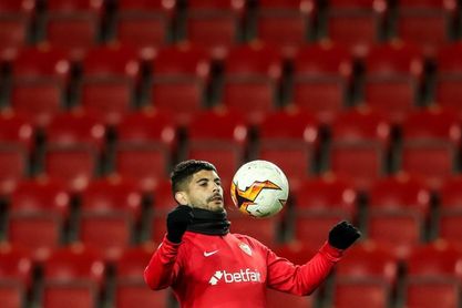 Banega, Mercado y Arana entran en la lista por Navas, Escudero y André Silva Banega, Mercado y Arana entran en la lista por Navas, Escudero y André Silva