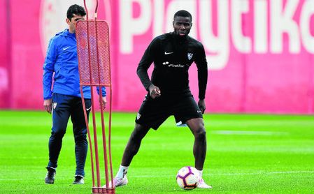 Ibrahim Amadou desea jugar con Francia, aunque desde Camerún lo tientan. Ibrahim Amadou desea jugar con Francia, aunque desde Camerún lo tientan.