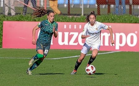 Imagen del derbi de ida, que se disputó en la ciudad deportiva sevillista y se llevó el Betis por 2-3. Imagen del derbi de ida, que se disputó en la ciudad deportiva sevillista y se llevó el Betis por 2-3.