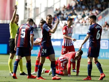 Simeone recuerda que la colleja del árbitro a Morata le recuerda a su sanción de 4 partidos Simeone recuerda que la colleja del árbitro a Morata le recuerda a su sanción de 4 partidos