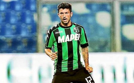 Milan, Inter y Napoli pretenden al mediocentro del Sassuolo. Milan, Inter y Napoli pretenden al mediocentro del Sassuolo.