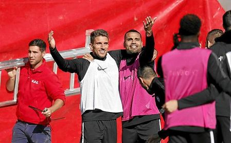 La prioridad de Mercado es seguir en el Sevilla FC. La prioridad de Mercado es seguir en el Sevilla FC.