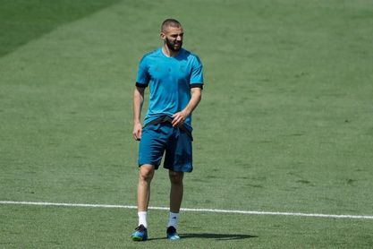 Benzema ya corre sobre el césped Benzema ya corre sobre el césped