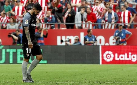 Banega, expulsado en Montilivi. Banega, expulsado en Montilivi.