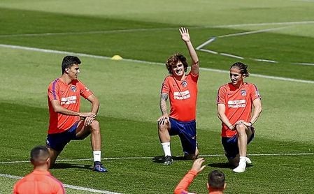 Griezmann dejará, definitivamente, el Atlético de Madrid el próximo verano. Griezmann dejará, definitivamente, el Atlético de Madrid el próximo verano.