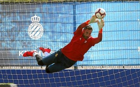 Diego López, durante un entrenamiento con el Espanyol. Diego López, durante un entrenamiento con el Espanyol.