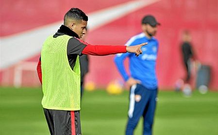 El Sevilla se mueve para colocar a Arana El Sevilla se mueve para colocar a Arana