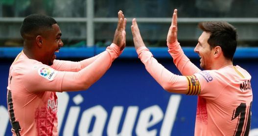 Messi acaricia la que sería su sexta Bota de Oro Messi acaricia la que sería su sexta Bota de Oro