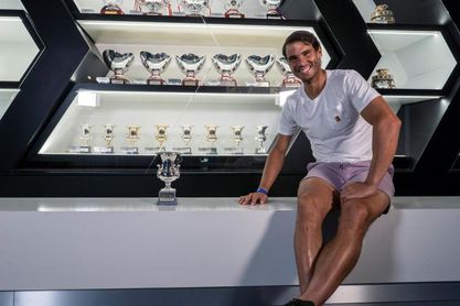 Nadal deposita su noveno trofeo de Roma en su museo Nadal deposita su noveno trofeo de Roma en su museo