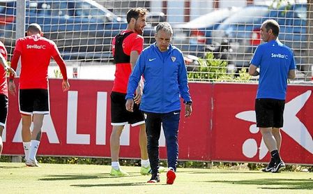 Comunicarle a Caparrós su decisión será lo primero que haga Monchi. Comunicarle a Caparrós su decisión será lo primero que haga Monchi.