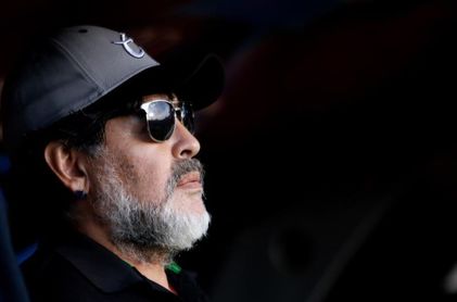 Diego Maradona viaja a Argentina para operarse y sigue en los Dorados Diego Maradona viaja a Argentina para operarse y sigue en los Dorados