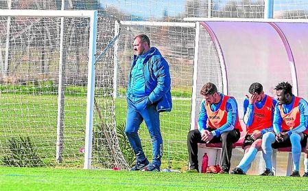En la imagen, Joaquín Hidalgo, entrenador de la Lebrijana. En la imagen, Joaquín Hidalgo, entrenador de la Lebrijana.