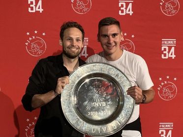 Daley Blind colgó en Instagram esta imagen con su excompañero Wöber. Daley Blind colgó en Instagram esta imagen con su excompañero Wöber.