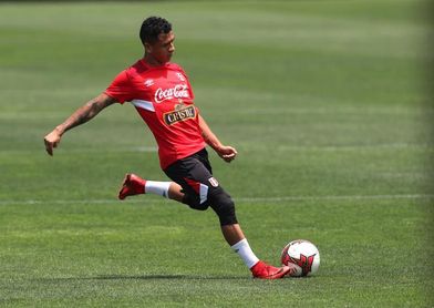 El peruano Yotún abre las puertas del Cruz Azul a su compatriota Renato Tapia El peruano Yotún abre las puertas del Cruz Azul a su compatriota Renato Tapia