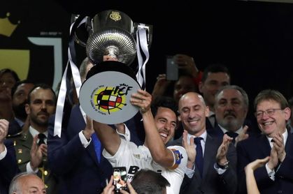 1-2. El Valencia toca de nuevo la gloria como broche de oro a su centenario 1-2. El Valencia toca de nuevo la gloria como broche de oro a su centenario