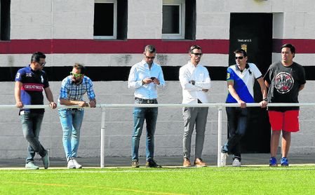 René Ramos (centro), junto a Capi, rectores de un Gerena que seguirá en sus manos. René Ramos (centro), junto a Capi, rectores de un Gerena que seguirá en sus manos.