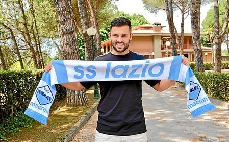 Durmisi, el día que cambió el Betis por la Lazio. Durmisi, el día que cambió el Betis por la Lazio.
