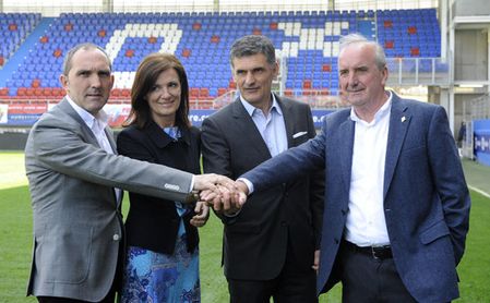 Gargarza, a la izquierda, dice que cuentan con Jordán para su nuevo proyecto. Gargarza, a la izquierda, dice que cuentan con Jordán para su nuevo proyecto.