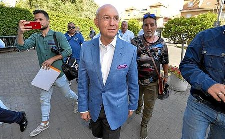 Sera Ferrer, llegando al hotel en el que ha ofrecido su rueda de prensa de despedida. Sera Ferrer, llegando al hotel en el que ha ofrecido su rueda de prensa de despedida.