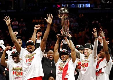 110-114. Los Raptors nuevos campeones de la NBA ante unos diezmados Warriors 110-114. Los Raptors nuevos campeones de la NBA ante unos diezmados Warriors