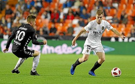 Lato, en un partido de Copa con el Valencia. Lato, en un partido de Copa con el Valencia.