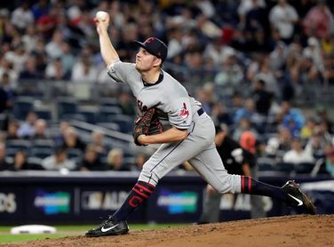 8-0. Bauer logra su primera blanqueada para los Indios y vence a los Tigres 8-0. Bauer logra su primera blanqueada para los Indios y vence a los Tigres