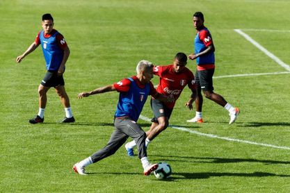 Perú cuida a Cueva para que llegue sin problemas al partido contra Bolivia Perú cuida a Cueva para que llegue sin problemas al partido contra Bolivia
