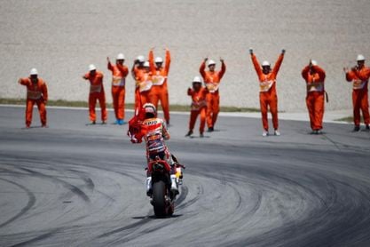 El rey felicita a Marc Márquez, Fernando Alonso y Dani Sordo El rey felicita a Marc Márquez, Fernando Alonso y Dani Sordo