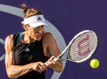 La belga Elise Martens vence a la alemana Andrea Petkovic por un doble 6-2 La belga Elise Martens vence a la alemana Andrea Petkovic por un doble 6-2