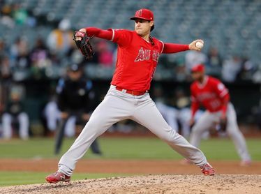 3-1. Skaggs controla desde la lomita a los Azulejos 3-1. Skaggs controla desde la lomita a los Azulejos