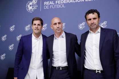 Luis Enrique deja el cargo; Robert Moreno pasa a ser seleccionador Luis Enrique deja el cargo; Robert Moreno pasa a ser seleccionador