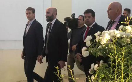 Lopetegui acompañó a Monchi a la entrega del premio de la peña sevillista de Jerez. Lopetegui acompañó a Monchi a la entrega del premio de la peña sevillista de Jerez.