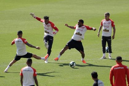 Perú entrena por primera vez en Sao Paulo sin la presencia de Zambrano Perú entrena por primera vez en Sao Paulo sin la presencia de Zambrano