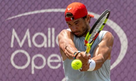 Nadal completa el último entrenamiento de la semana con vistas a Wimbledon Nadal completa el último entrenamiento de la semana con vistas a Wimbledon