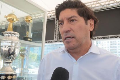 Cavani, Zapata, Falcao, Paolo, Medel, portadores de las esencias de Zamorano Cavani, Zapata, Falcao, Paolo, Medel, portadores de las esencias de Zamorano