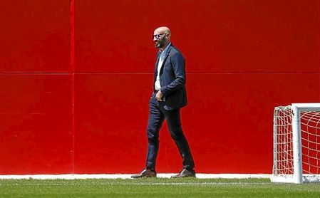 Monchi, en un entrenamiento del Sevilla. Monchi, en un entrenamiento del Sevilla.