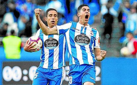 Carlos Fernández se ha quedado a las puertas del ascenso con el Deportivo. Carlos Fernández se ha quedado a las puertas del ascenso con el Deportivo.