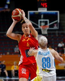 77-95. España asusta en su debut al ritmo de Xargay y Palau 77-95. España asusta en su debut al ritmo de Xargay y Palau