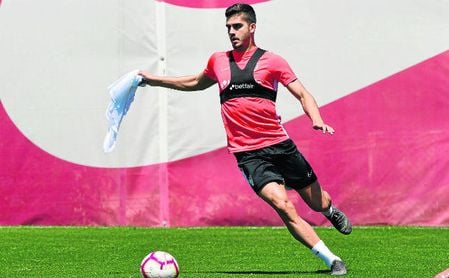 André Silva, durante un entrenamiento con el Sevilla FC. André Silva, durante un entrenamiento con el Sevilla FC.