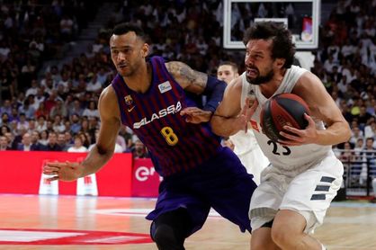 Adam Hanga firma una ampliación de contrato por dos años más, hasta el 2022 Adam Hanga firma una ampliación de contrato por dos años más, hasta el 2022