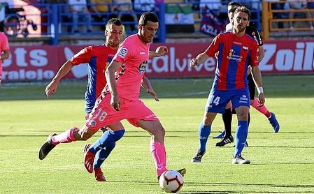 Aburjania jugó cedido en el CD Lugo durante la 18/19. Aburjania jugó cedido en el CD Lugo durante la 18/19.