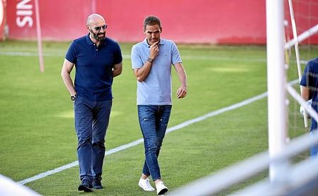 A Monchi aún le quedan muchas operaciones por cerrar. A Monchi aún le quedan muchas operaciones por cerrar.