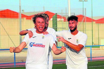 Jaime Bugatto celebra un gol con la camiseta del Arcos Jaime Bugatto celebra un gol con la camiseta del Arcos