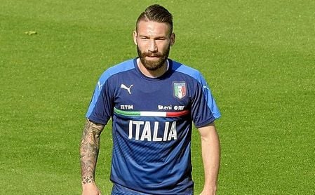 Tonelli fue convocado con la absoluta de Italia. Tonelli fue convocado con la absoluta de Italia.