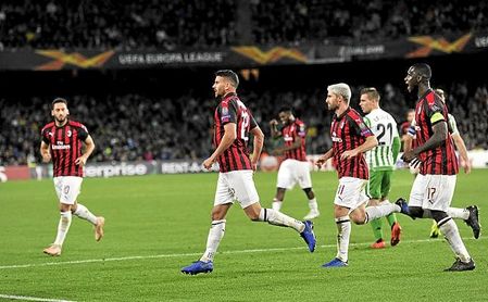 Suso celebra el tanto de falta que le marcó al Betis en la pasada edición de la Europa League. Suso celebra el tanto de falta que le marcó al Betis en la pasada edición de la Europa League.