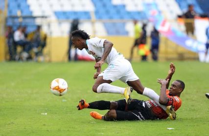 Águila gana el 'clásico' y comparte el liderato con Limeño en la liga salvadoreña Águila gana el 'clásico' y comparte el liderato con Limeño en la liga salvadoreña
