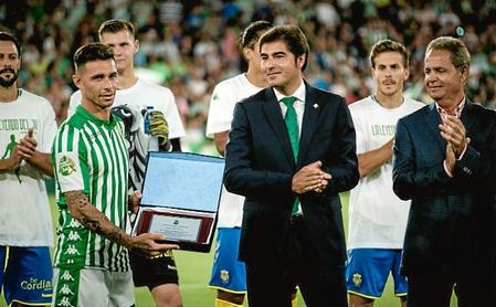 Rubén Castro, en su homenaje anoche en el Benito Villamarín. Rubén Castro, en su homenaje anoche en el Benito Villamarín.