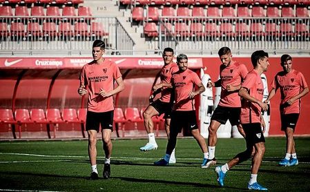 Carlos Fernández, si nada se tuerce, se marchará cedido al Granada CF. Carlos Fernández, si nada se tuerce, se marchará cedido al Granada CF.