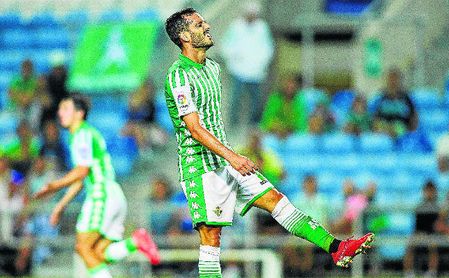 Juanmi se lamenta de una ocasión marrada. Juanmi se lamenta de una ocasión marrada.