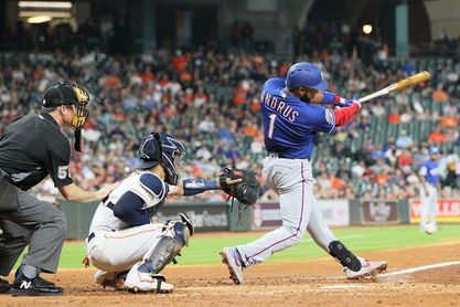 7-3. Andrus pega cuatro imparables en el triunfo de los Vigilantes sobre los Azulejos 7-3. Andrus pega cuatro imparables en el triunfo de los Vigilantes sobre los Azulejos